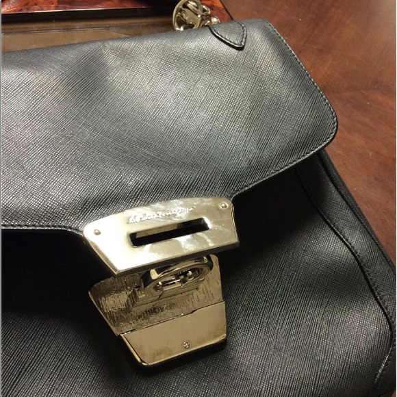 Ferragamo pocketbook with matching wallet - Picture 3 of 13
